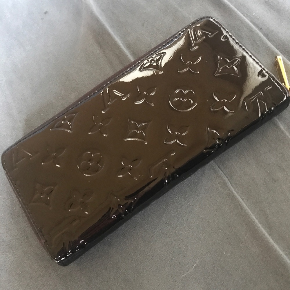 Louis Vuitton Vernis Monogram Amarante Zip Wallet